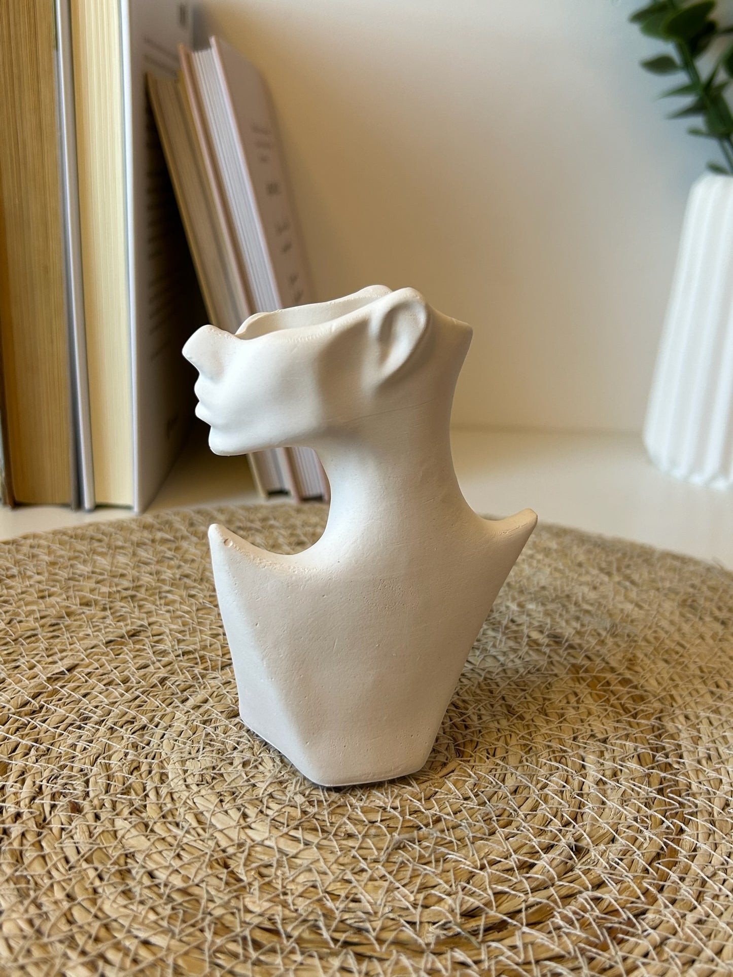 Jarrón presencia de mujer